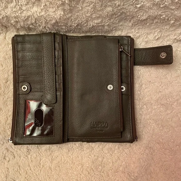Nappa Charlotte Medium Leather Wallet in Pewter Designed in Canada Like New - Picture 4 of 8